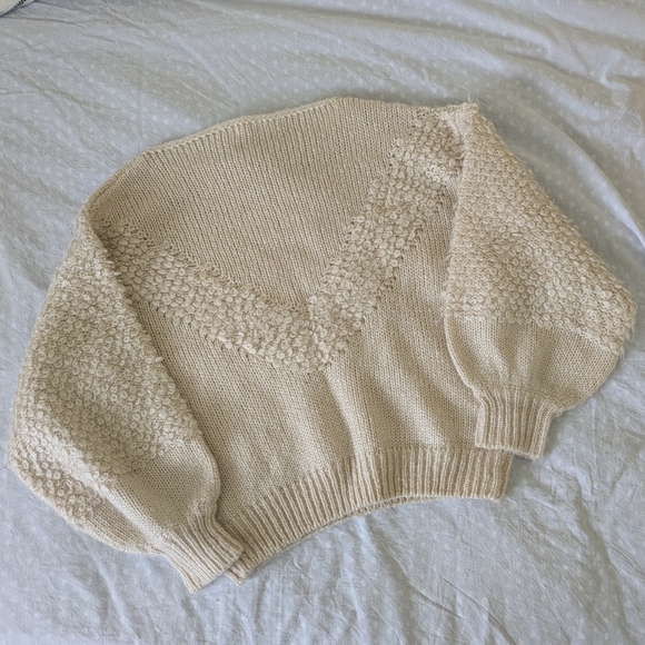 Soft Knit - Picture 3 of 4
